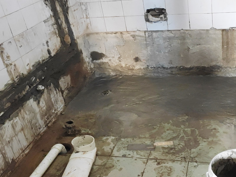 水電改造維修：水電改造，一定要注意查看原本的線路，比如電氣的原本線路設計情況、以及相關的照明，插座等是否采用分路控制的方式，這樣才能避免因對原本線路的設計不了解而隨意檢查，造成不必要的麻煩。 水電維修改造，要檢查排水設施，通常情況下，在家裝中對于水電的改造是比較常見的，而這樣的情況下需要注意檢查排水系統，避免因改造中出現的一些疏忽，直接導致排水出現不暢通、或者是堵塞現象。