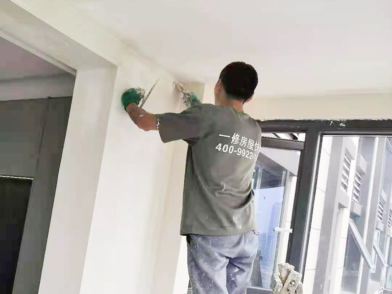 深圳墻面維修,深圳墻面翻新,深圳室內墻面修復,深圳專業墻面修補師傅,舊墻翻新